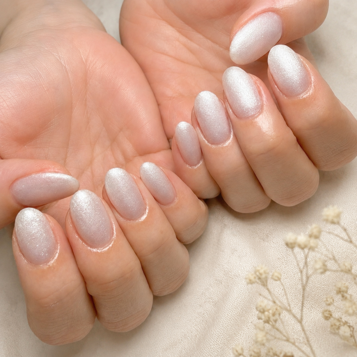 ◆Hand gel◆ A single color or glitter gradient nails